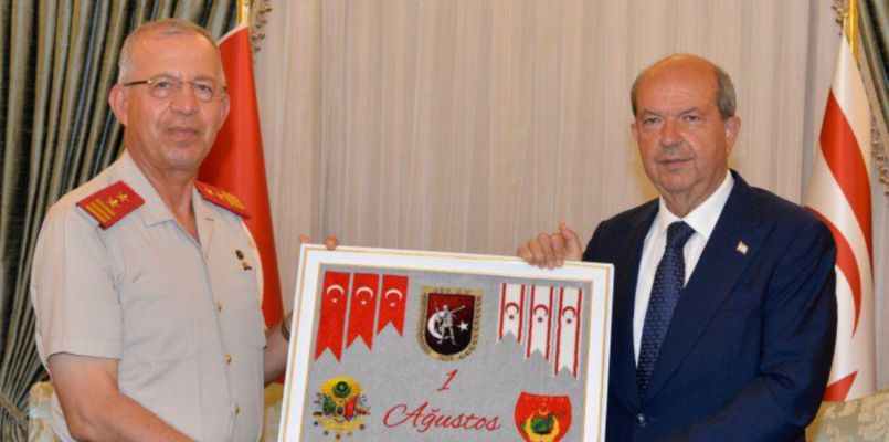 Cumhurbaşkanı Tatar, korgeneralliğe terfi ettirilen KTBK Komutanı Tümgeneral Öztürk ve GKK Komutanı Tümgeneral Topaloğlu’nu tebrik etti