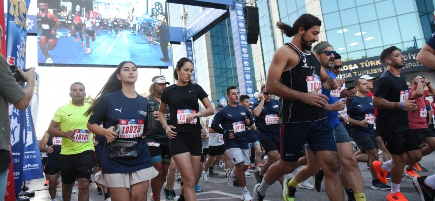 Ülker Lefkoşa Maratonu’nda 21 km koşusuna start verildi