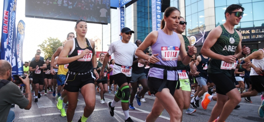 Ülker Lefkoşa Maratonu’nda 10 km koşusuna start verildi