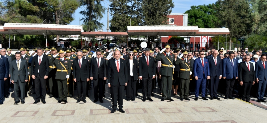 Türkiye Cumhuriyeti’nin 100. kuruluş yıl dönümü… Lefkoşa Atatürk Anıtı önünde tören düzenlendi