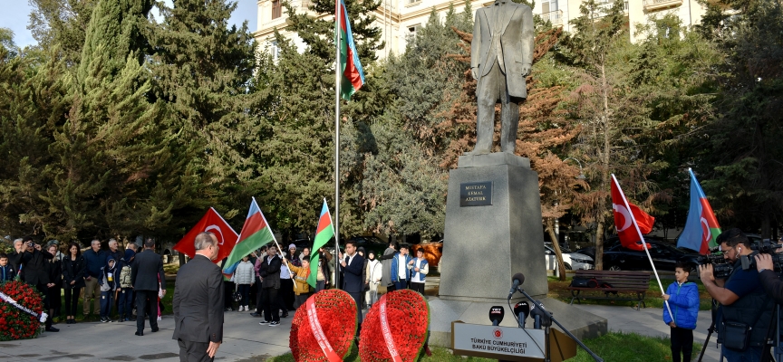 Ataoğlu, Bakü’de düzenlenen Atatürk’ü anma törenine katıldı…