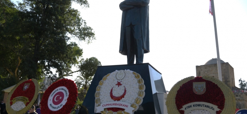 40. yıl kutlamaları nedeniyle Lefkoşa’da Atatürk Anıtı önünde tören düzenlendi