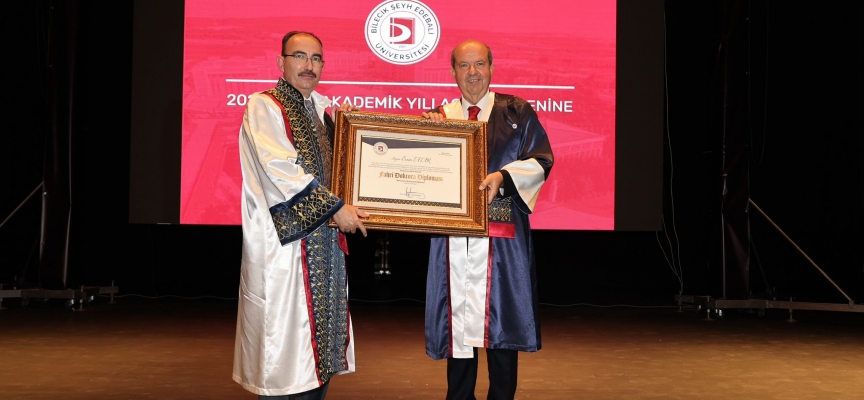 Cumhurbaşkanı Tatar’a, Bilecik Üniversitesi’nde fahri doktora takdim edildi… Tatar, üniversitede konferans da verdi