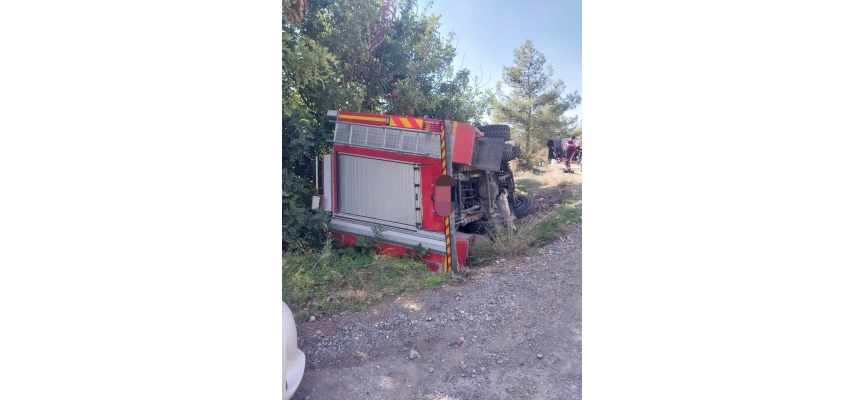 İtfaiyenin yangın söndürme aracı devrildi… 4 itfaiye mensubu muayenelerinin ardından taburcu edildi