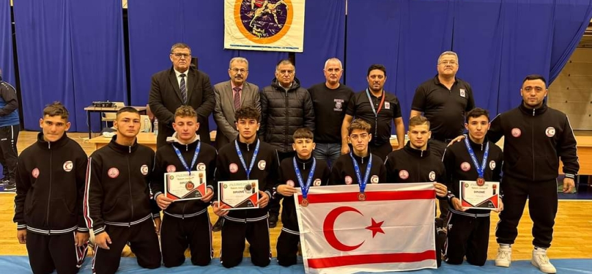 KKTC Güreş Milli Takımı’ndan büyük baṣarı