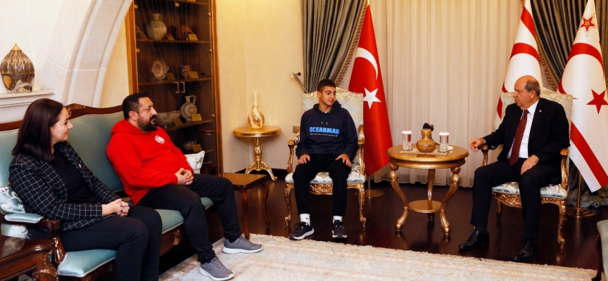 Cumhurbaşkanı Tatar, Kıbrıslı Türk yüzücü Bora’yı kabul etti