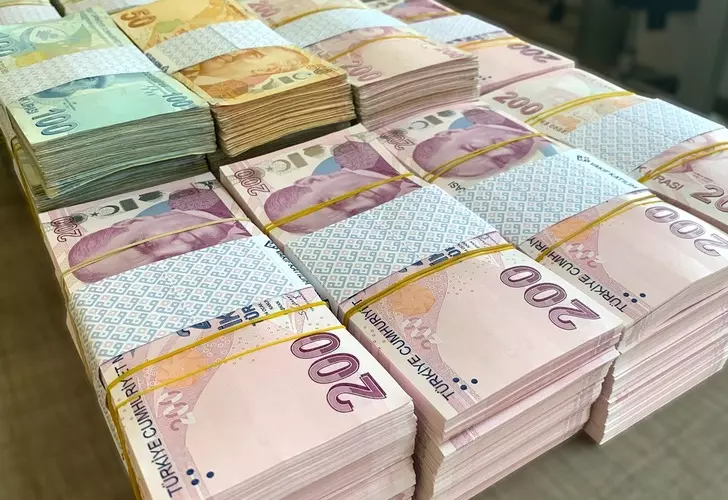 Türkiye’de asgari ücret 17 bin 2 lira oldu