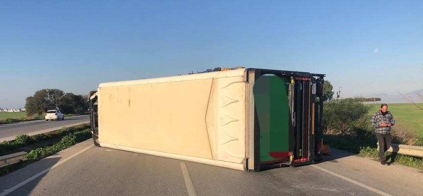 Kaza sebebiyle Gazimağusa’ya gidiş istikameti Dörtyol kavşağından itibaren trafik akışına kapatıldı