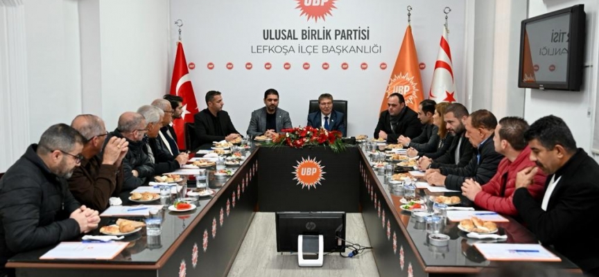 UBP Genel Başkanı Başbakan Üstel, yenilenen UBP binasında partililerle bir araya geldi