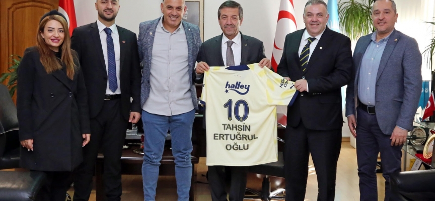 Dışişleri Bakanı Ertuğruloğlu, Fenerbahçeliler Derneği yönetimini kabul etti