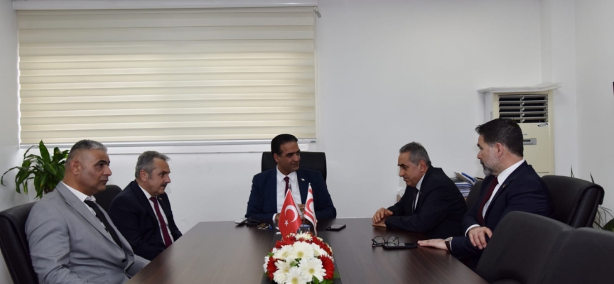 Çalışma Bakanı Gardiyanoğlu, Türkiye Kamu-Sen Genel Başkan Yardımcıları Türkeş Güney ile Ahmet Demirci’yi kabul etti