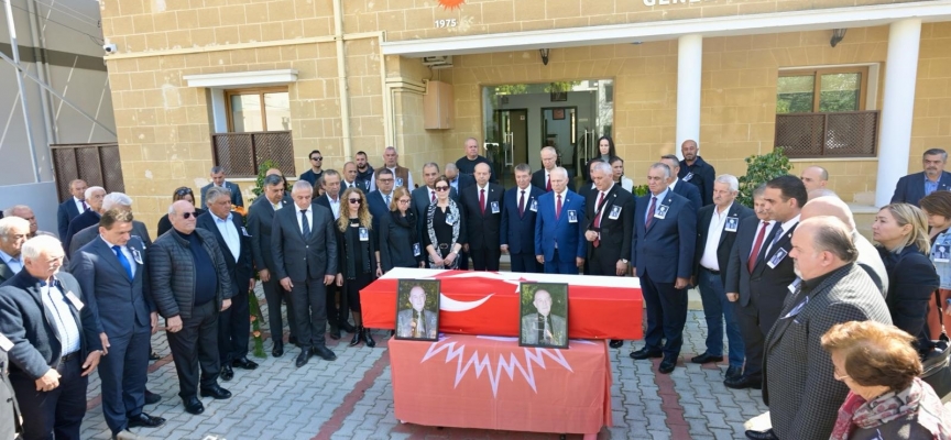 Eski bakan, Tuncer Arifoğlu için UBP Genel Merkezi’nde tören düzenlendi