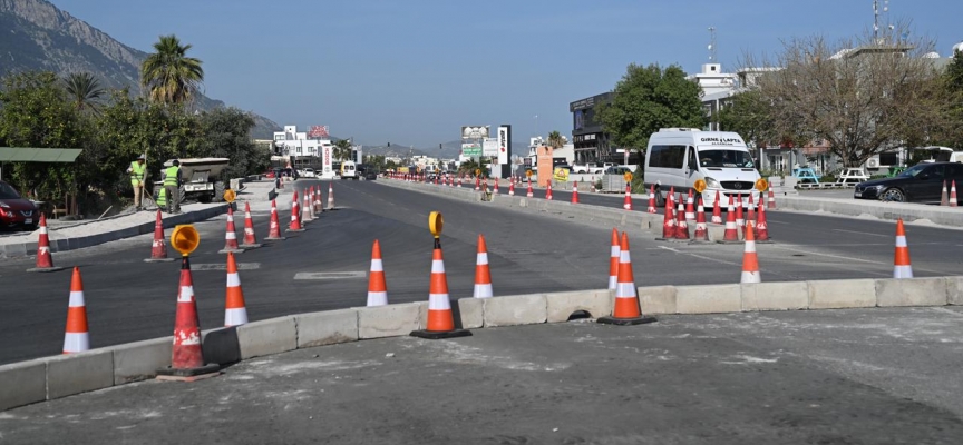 Üstel, Arıklı ile birlikte Alsancak girişine yeni yapılan çember düzenlemesini yerinde inceledi