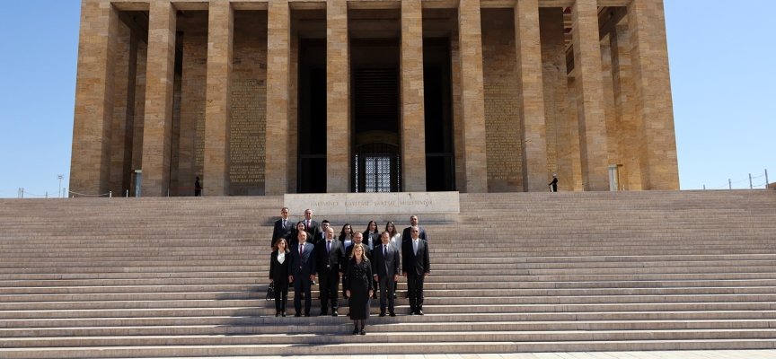 Canaltay başkanlığındaki Meclis Komitesi Anıtkabir’i ziyaret etti…