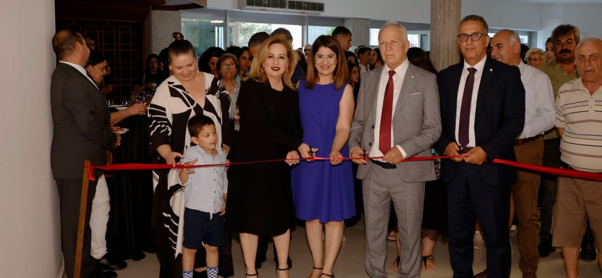 Sibel Tatar, Lefkoşa Anadolu Güzel Sanatlar Lisesi’nin düzenlediği serginin açılışını yaptı