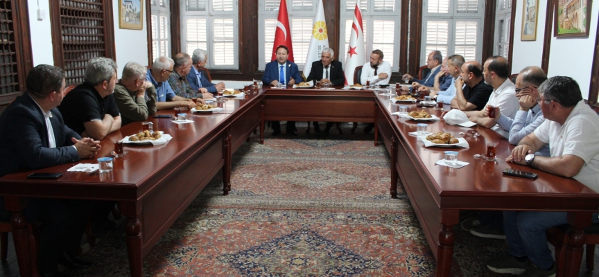 Belediyeler Birliği Başkanı Özçınar, Türkiye-Kıbrıs Türk Cumhuriyeti İşbirliği Cemiyeti heyetiyle görüştü