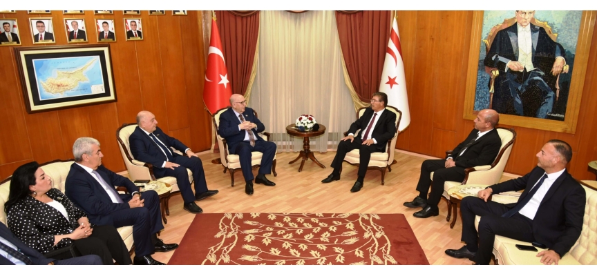 Başbakan Üstel, Azerbaycan heyetini kabul etti