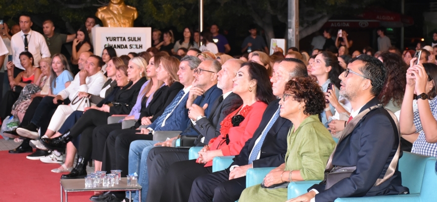 “Selvi Boylum Al Yazmalım” Türkan Şoray’ın katılımıyla Girne’de izlendi