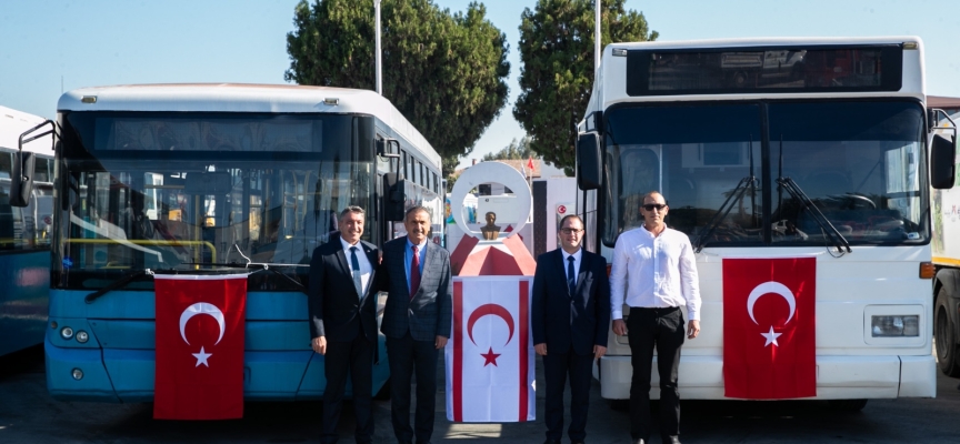 Mersin Belediyesi’nden Gazimağusa Belediyesi’ne 2 otobüs, 1 vakumlu yol süpürme aracı