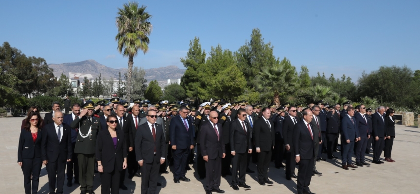 KKTC 41 yaşında… Dr. Fazıl Küçük Anıt Mezarı’nda tören düzenlendi