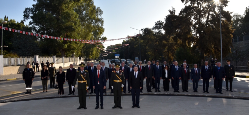 15 Kasım Cumhuriyet Bayramı kutlamaları…Lefkoşa Şehitler Anıtı’nda tören gerçekleştirildi.