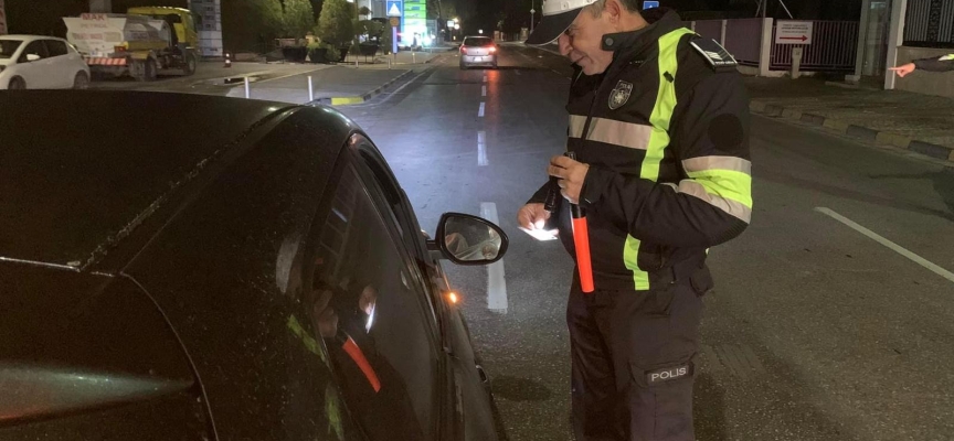 Ülke genelinde trafik denetimleri… 251 sürücüye rapor, 22 araca men, 3 sürücüye de tutuklama