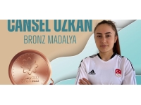 Milli halterci Cansel Özkan bronz madalya kazandı