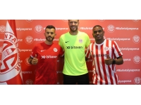 Antalyaspor üç futbolcu ile sözleşme yeniledi