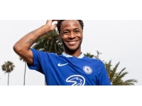 Chelsea Raheem Sterling'i transfer etti