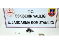 Eskişehir'de jandarma ekipleri şüpheli araçta uyuşturucu buldu