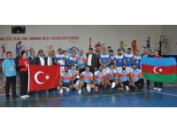 Türkiye ve Azerbaycan'ın halat çekme sporcuları Mersin'de yarıştı