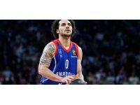 Shane Larkin'den depremzedelere destek