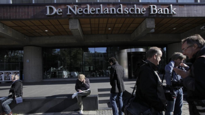 De Nederlandsche Bank köle ticaretindeki rolü sebebiyle özür diledi