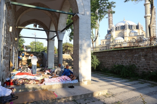 Edirne'de güreşseverler çadırlarda kaldı