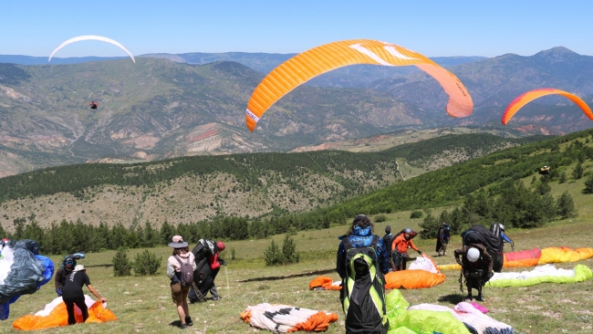 Bayramören'de yamaç paraşütleri yeniden havalandı