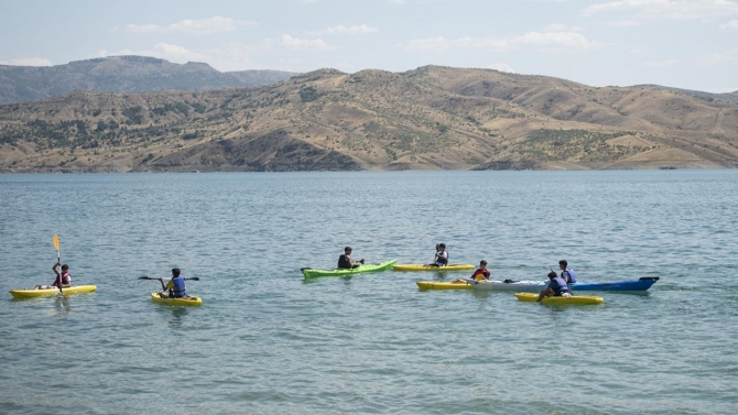 Tunceli'nin tarihi Pertek ilçesi su sporlarıyla adından söz ettiriyor