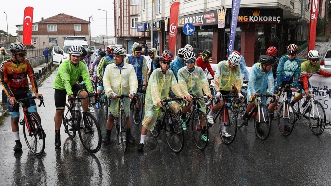 Şehit Ömer Halisdemir için İstanbul'dan Niğde'ye pedal çevirecekler