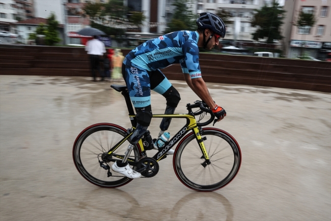 Şehit Ömer Halisdemir için İstanbul'dan Niğde'ye pedal çevirecekler