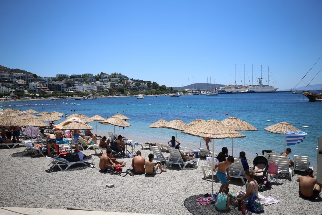 Antalya ve Muğla sahillerinde bayram tatili yoğunluğu