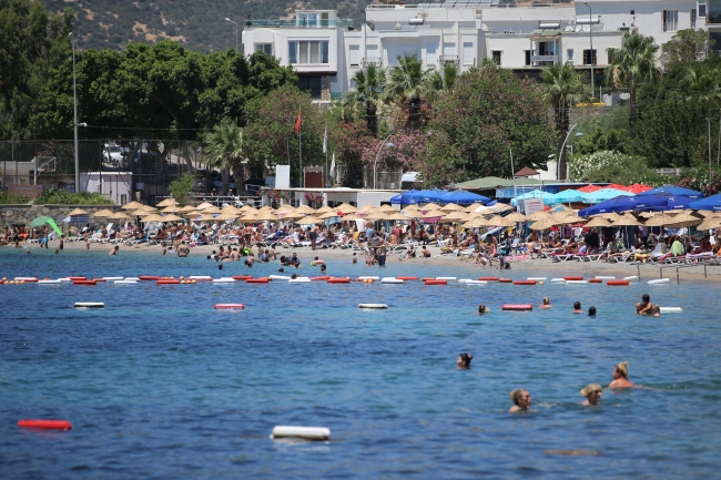 Antalya ve Muğla sahillerinde bayram tatili yoğunluğu