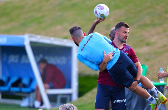 Trabzonspor'da Manolis Siopis kampın neşesi oldu