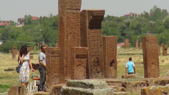 Ahlat’ta bayram yoğunluğu