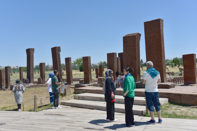 Ahlat’ta bayram yoğunluğu