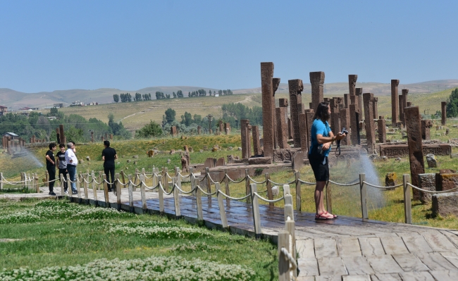 Ahlat’ta bayram yoğunluğu