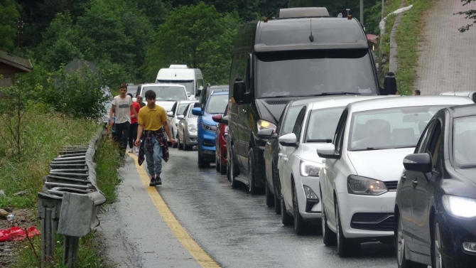 Uzungöl'de bayram tatili yoğunluğu