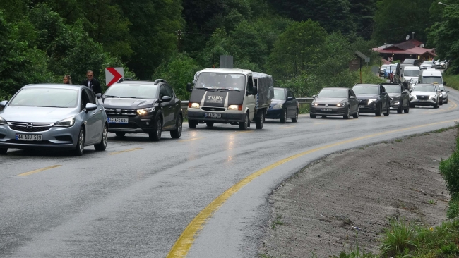 Uzungöl'de bayram tatili yoğunluğu