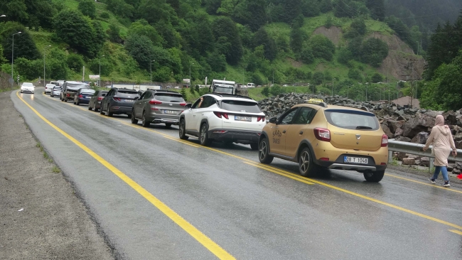 Uzungöl'de bayram tatili yoğunluğu