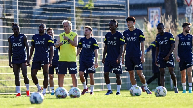 Fenerbahçe'de yeni sezon hazırlıkları sürüyor