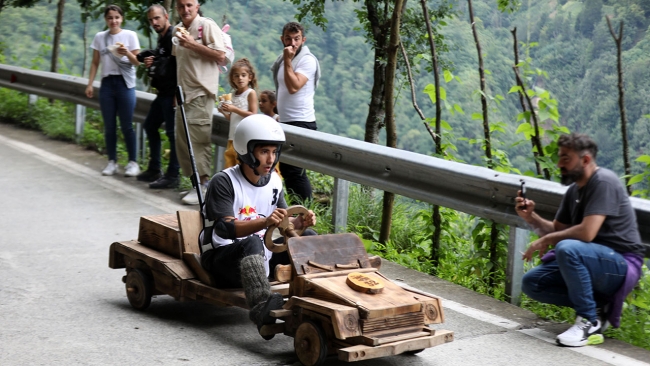 Rize'de tahta araba şenliği düzenlendi