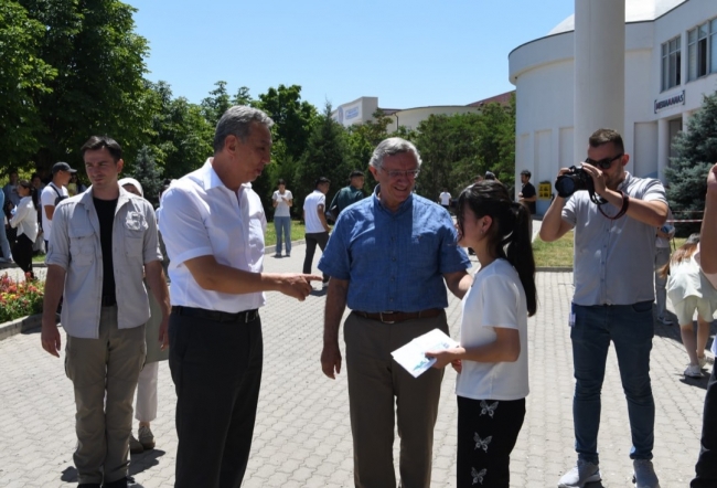 Kırgızistan’da Manas ÖSYS heyecanı yaşandı